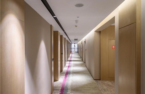 Qingbaijiang Hotel | Lavande Hotel Chengdou Qingbai River Phoenix Lake