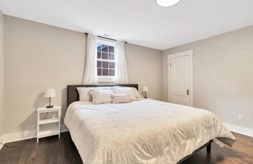 Germantown House | Lavish Flat w King Bed in near DT Food & Shops