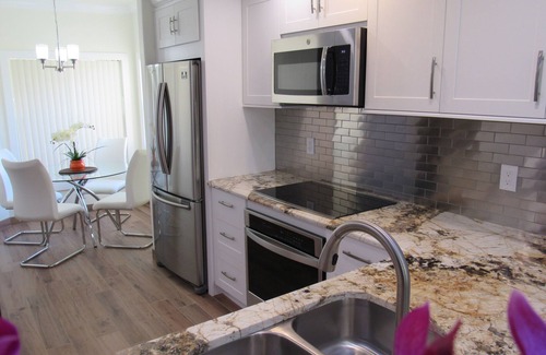 South Bradenton Condo | Lavish Waterfront Condo! Pools~Lanai~Free WiFi. By IMG~Beaches~AMI~Restaurants.
