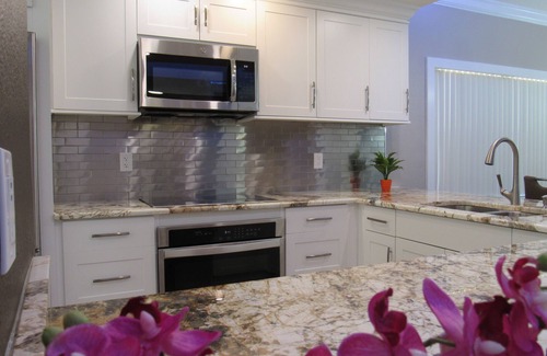 South Bradenton Condo | Lavish Waterfront Condo! Pools~Lanai~Free WiFi. By IMG~Beaches~AMI~Restaurants.