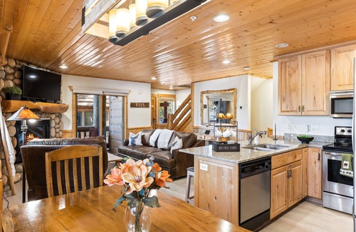 Park City House | Lazy Bear Log Cabin | Canyons Park