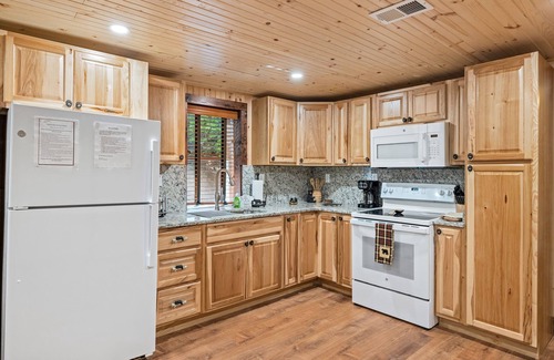 Gatlinburg - Pigeon Forge Cabin | Lazy Bear Valley is a rustic cabin retreat just minutes from Gatlinburg!