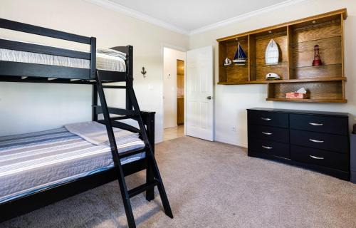 Lochmoor Waterway Estates House | Lazy Palm Retreat Heated Pool Jacuzzi Gulf Canal