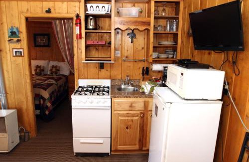 Estes Park Apartment | Lazy R Cottages- 1 apts