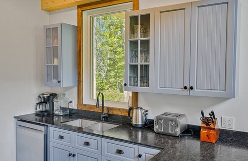 Marston Ski Chalet | Le Bōrivage - Accès direct au lac, Spa et accepte Chien