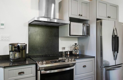 Marston Ski Chalet | Le Bōrivage - Accès direct au lac, Spa et accepte Chien