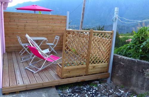 Cilaos Apartment | LE BAS DE CILAOS STUDIO 3- WITH MOUNTAIN VIEW!