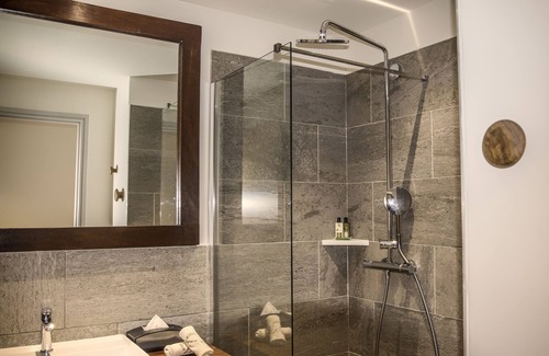 Saint-Pierre Hotel | Le Battant Des Lames