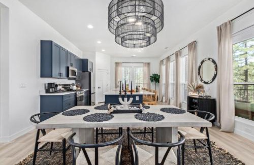 Flagstaff House | Le Cabin Noir Modern Alpine Retreat Spa BBQ