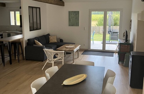 Saint-Sulpice-de-Cognac House | Le Chai des Annereaux, in the heart of the vineyards