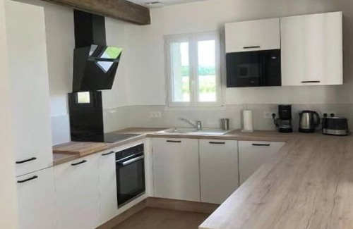 Saint-Sulpice-de-Cognac House | Le Chai des Annereaux, in the heart of the vineyards