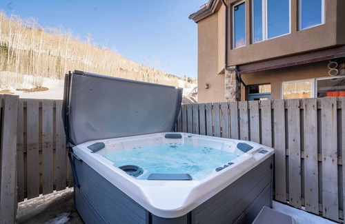 Mountain Village Condo | Le Chamonix B by Avantstay Located In Mountain Village, Close to Gondola & Skiing
