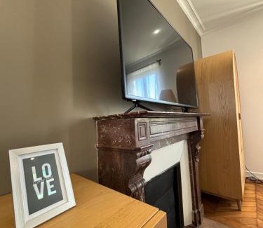 Les Gondoles Apartment | Le Charmant - Parking Gratuit, Wifi, RER C Choisy-le-Roi