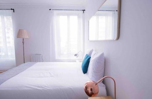 Les Gondoles Apartment | Le Charmant - Parking Gratuit, Wifi, RER C Choisy-le-Roi