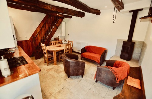 Riols Cottage | Le Chêne - stylish, family friendly gite with heated pool, playground and terraces