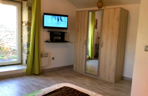 Villefranche-de-Rouergue Bed & Breakfast | Le Clos du Mûrier is located in a quiet, pleasant countryside setting.