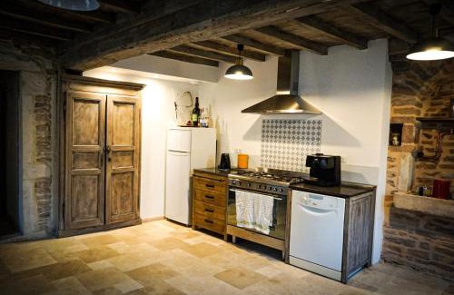 Burgy House | LE CLOS DES PIERRES ROUGES