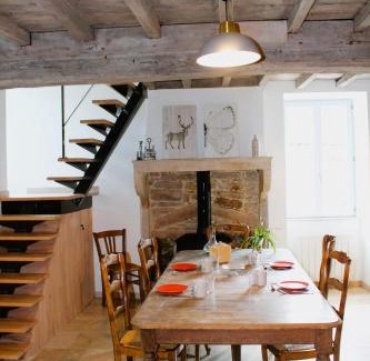 Burgy House | LE CLOS DES PIERRES ROUGES