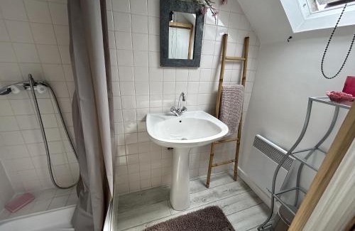 Lamballe Apartment | Le Cocon rouge - studio en plein centre historique