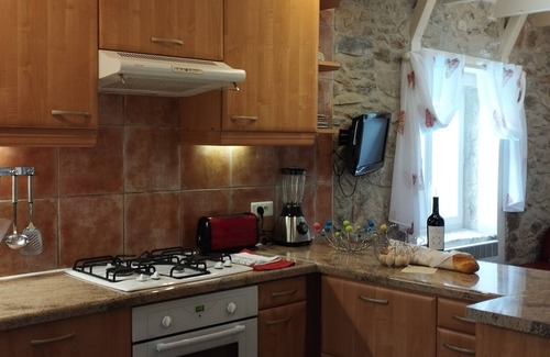 Junhac Apartment | le Coin Perdu Lagarde (Sleeps 4) 2 Bedrooms with 2 shower rooms 1 with ensuite.