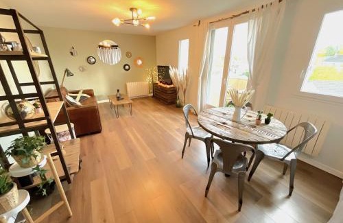 Voisins-le-Bretonneux Apartment | Le Cosy Lily - Lumineux appartement de 2 chambres et balcons situé au calme, à 10 min de Versailles