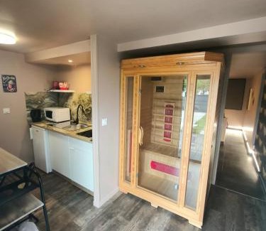 Saint-Quentin-en-Yvelines Apartment | Le Cupidon, cocon privé avec Spa, Sauna, Cinéma Netflix et Jardin privé