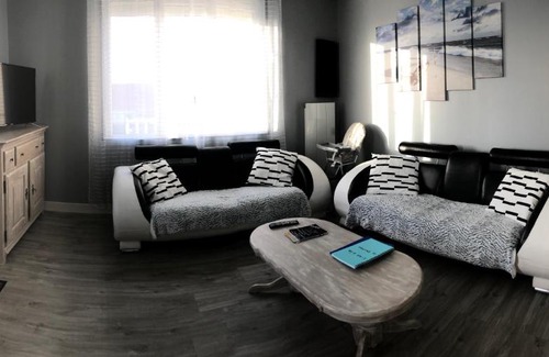 Saint-Martin de Brehal Apartment | LE DAUPHIN - 3 chambres - 8 personnes - proximité plage