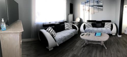 Saint-Martin de Brehal Apartment | LE DAUPHIN - 3 chambres - 8 personnes - proximité plage