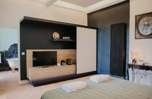 Bernac House | Le Domaine de la Monestarié Charm, elegance and scents of Tuscany