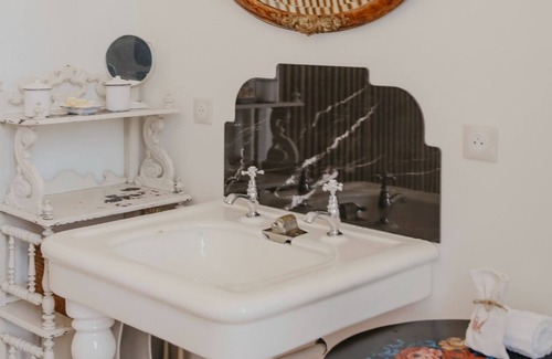 Bernac House | Le Domaine de la Monestarié Charm, elegance and scents of Tuscany