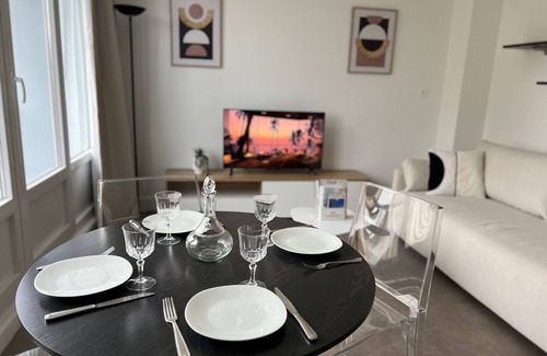 Calais City Center Apartment | Le Duc de Guise Apartment Ensuite - Landmark View