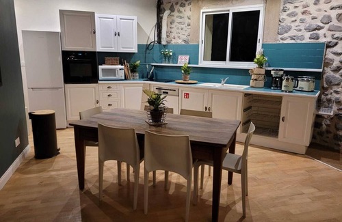 Rochessauve Apartment | Le figuier" apartment nestled in greenery at the foot of the river