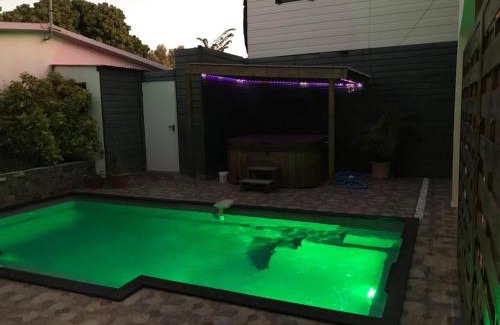 Saint-Andre Apartment | Le Flamboyant avec piscine chauffée 30° et Jacuzzi