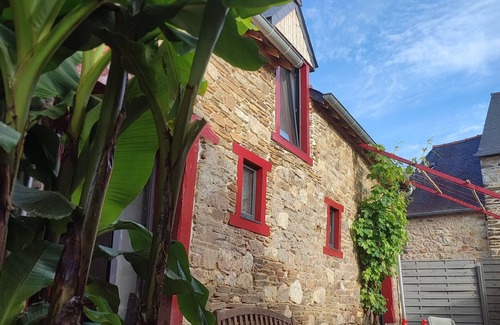 Plouer-sur-Rance Villa | Le gîte de Merlin Charming cottage in the countryside, 15' from St Malo