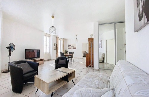 Faubourg-Raines Apartment | Le Grand Jaures Near town center