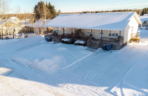 Cochrane House | Le Lodge - 4 BR 2BA Spacious Home