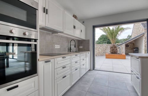 Ferel House | Le Logis de la Pierre Bleue - Maison climatisée avec piscine