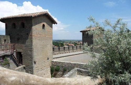 City of Carcassonne House | Le Logis des Remparts à l'intérieur de la Cité médiévale, Jardin privé, Parking inclus