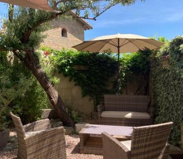 City of Carcassonne House | Le Logis des Remparts à l'intérieur de la Cité médiévale, Jardin privé, Parking inclus