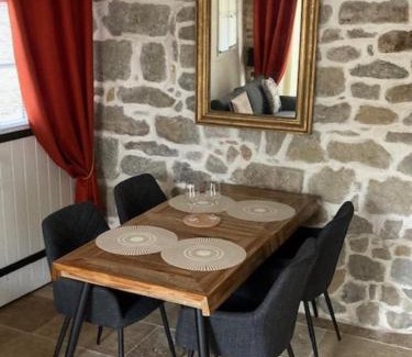 City of Carcassonne House | Le Logis des Remparts à l'intérieur de la Cité médiévale, Jardin privé, Parking inclus