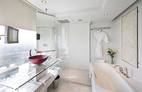 DLF Phase 3 Hotel | Le Méridien Gurgaon, Delhi NCR