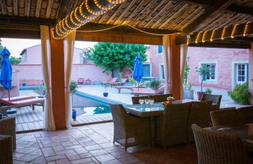 Ledenon Bed & Breakfast | Le Mas de Gleyzes - Charme Authentique & Détente avec Piscine