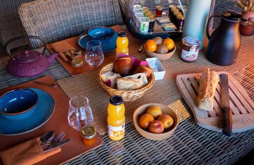 Ledenon Bed & Breakfast | Le Mas de Gleyzes - Charme Authentique & Détente avec Piscine