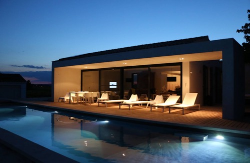 Cairanne Villa | Le mas du Sécheron Location open for 2026. For festive season min 5 d