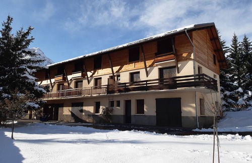 Monetier-les-Bains Apartment | Le Monétier les Bains: 55m2 Montagnard-style apartment in large chalet