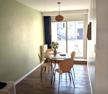 Centre Ville Rive Gauche Apartment | Le Monlahaye, cozy & bright