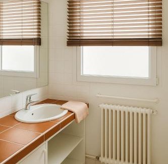 Centre Ville Rive Gauche Apartment | Le Monlahaye, cozy & bright