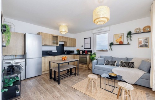 Cenon Apartment | Le Panorama- warm and cosy- near Bordeaux