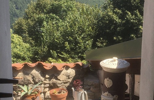 Arphy House | Le Paradis Les Vignals gîtes and events Cévennes pool view