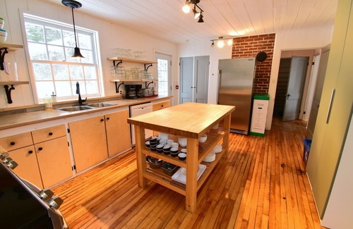 Val Morin Hostel | Le Partage Lodge